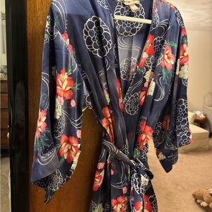 Vintage Victoria's Secret 100%silk floral robe